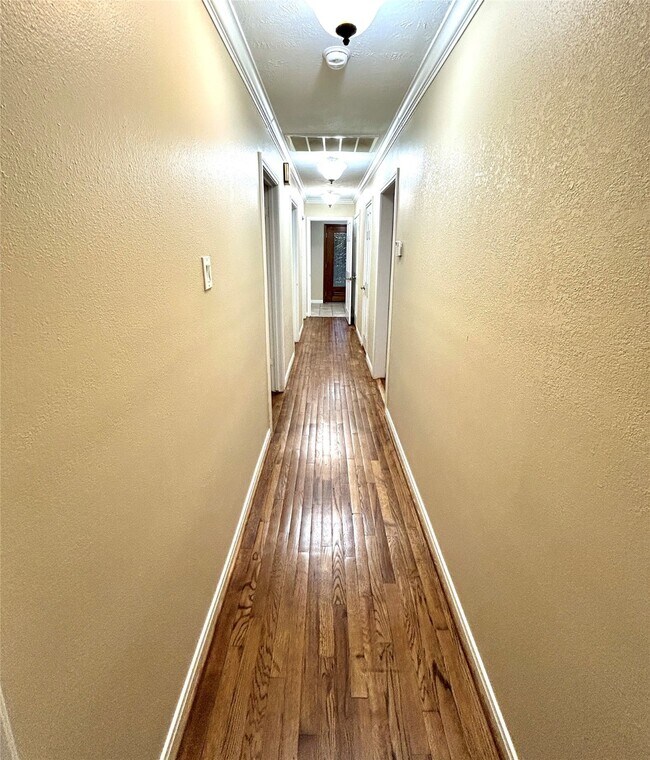 Building Photo - 5022 Darnell St