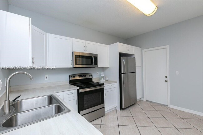 Building Photo - 3635 San Simeon Cir