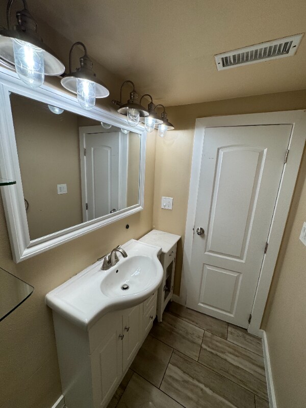Building Photo - 810 600 W