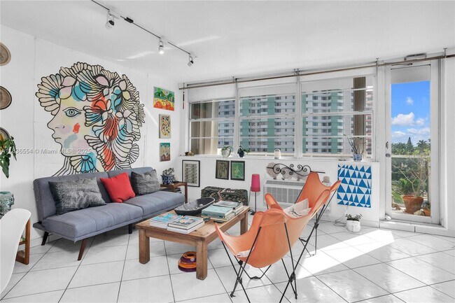 Building Photo - 5313 Collins Ave