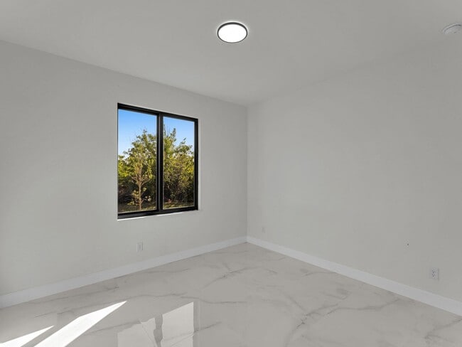 Building Photo - Brand-New Home for Rent – Port Charlotte, FL 33981. Qualify for a deposit-free option and save on...