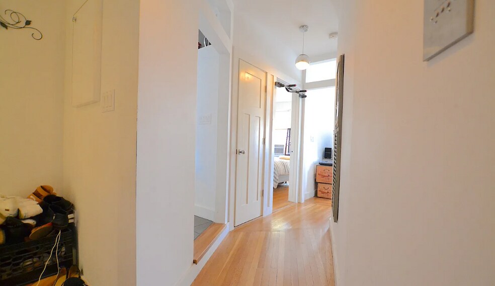Building Photo - 5 Braemore Rd
