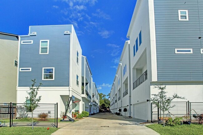 Building Photo - 808 Fisher St