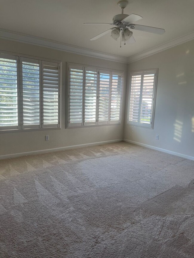 Building Photo - Rolling Hills Beauty! 4 Bedroom 3 Bath