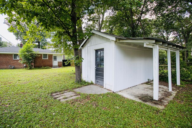 Building Photo - 3 Bedroom, 1 Bathroom Charmer in Cayce - A...