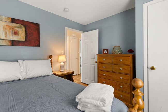 Building Photo - 12 Harris Ave