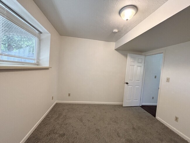 Building Photo - 2243 Aspen Hills Dr