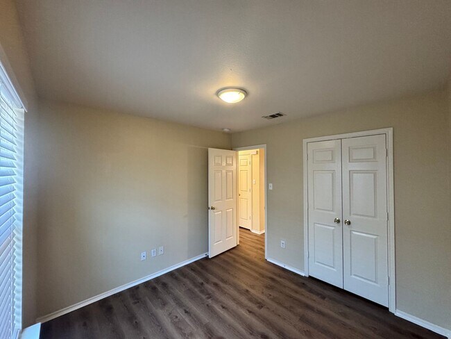 Building Photo - FRESHLY PAINTED  | ONE STORY  |  OPEN CONCEPT  |  GREAT LOCATION: 1604 & SHAENFIELD