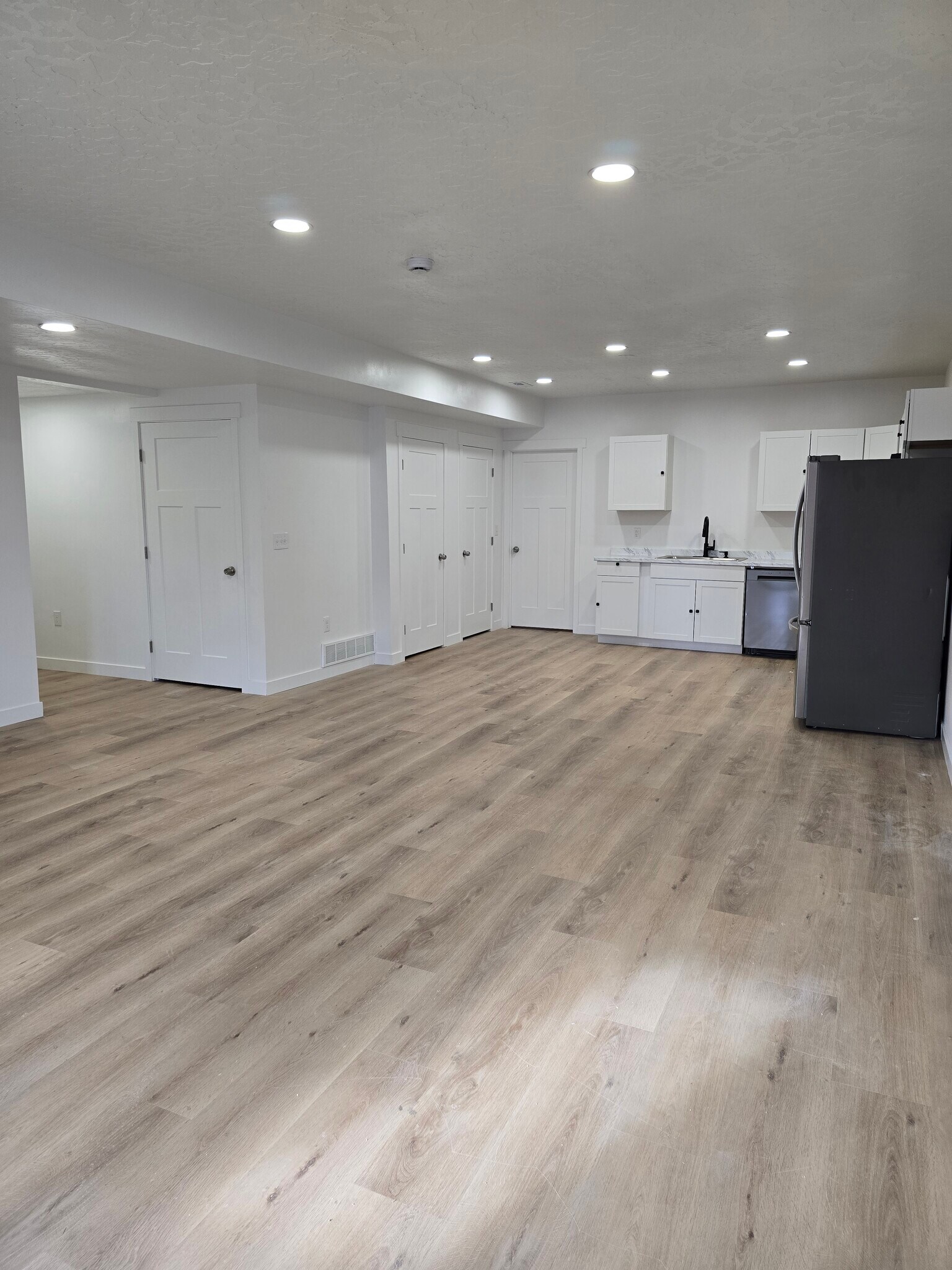 Building Photo - 844 W Fallow Dr