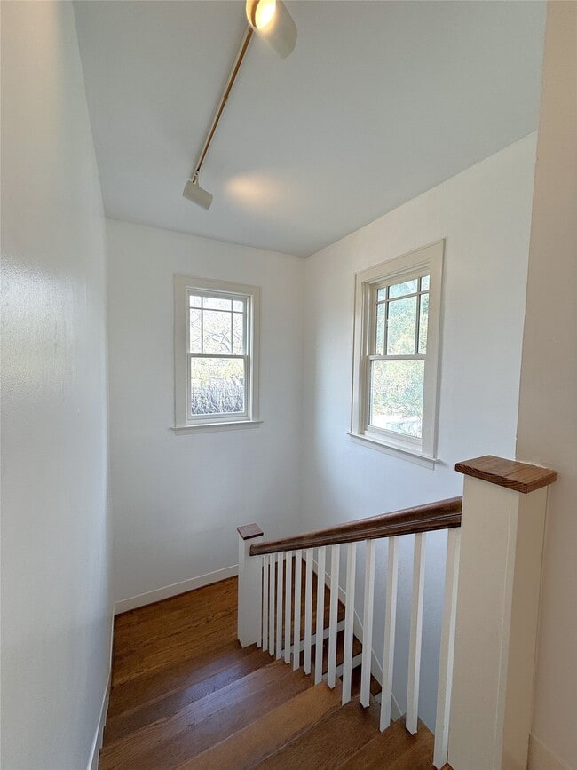 Building Photo - 2311 Wroxton Rd