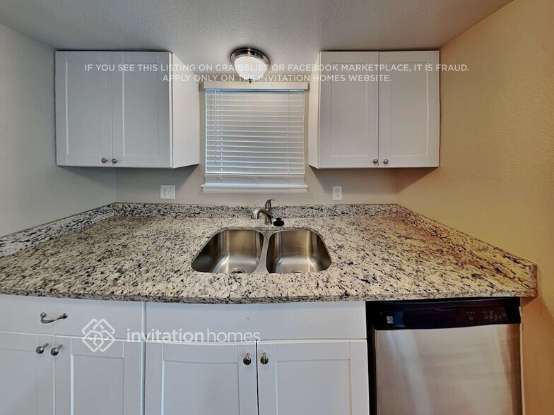 Building Photo - 9906 Garland Dr