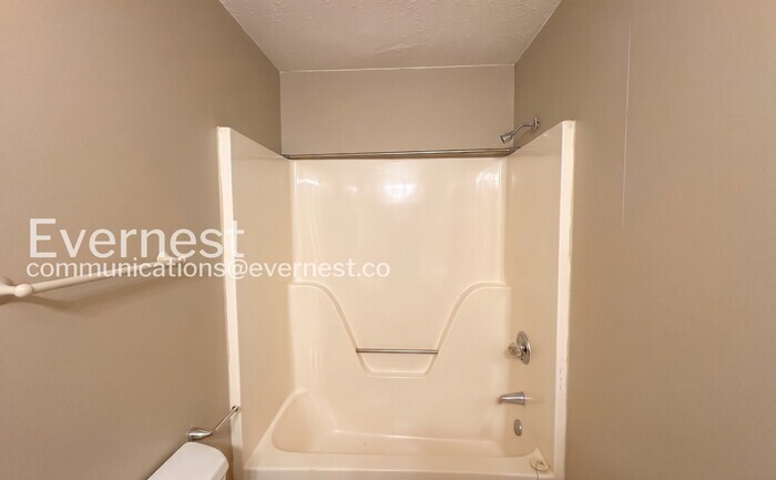 Building Photo - 387 Jamestown Manor Dr