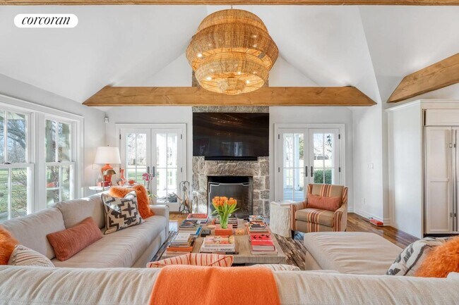 Building Photo - 245 Narrow Ln E