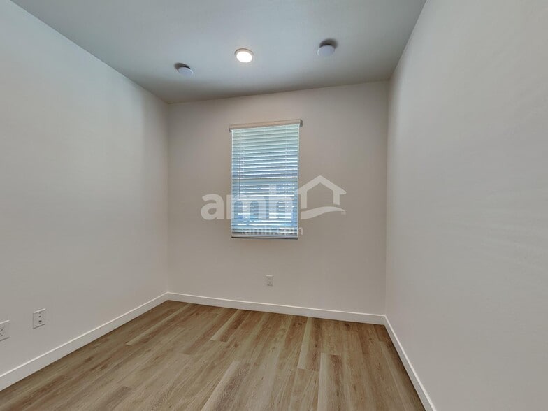 Building Photo - 4531 S 97th Dr