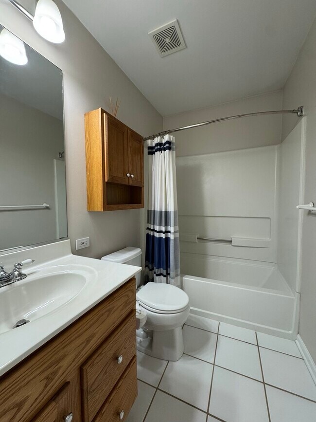 Building Photo - 3029 Peachtree Cir