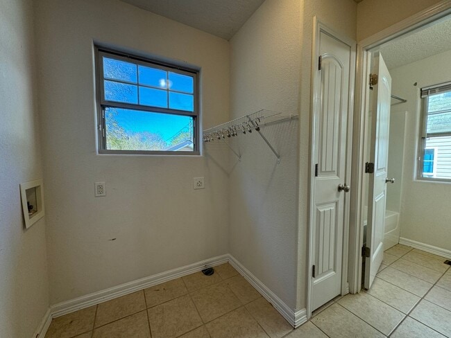 Building Photo - 3 Bedroom Home in Downtown Waynesville!