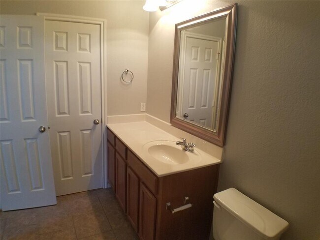 Building Photo - 2502 Allred Dr