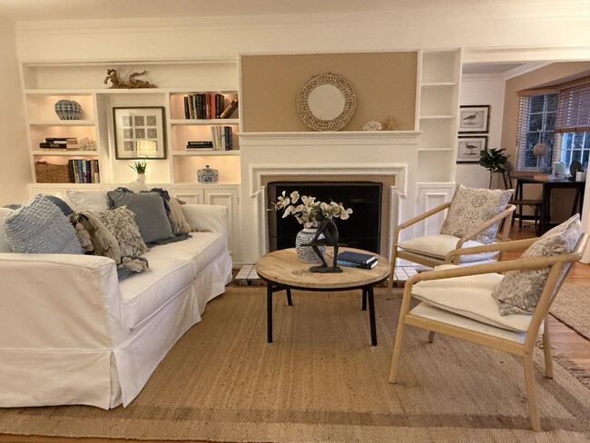 Building Photo - 2321 State St