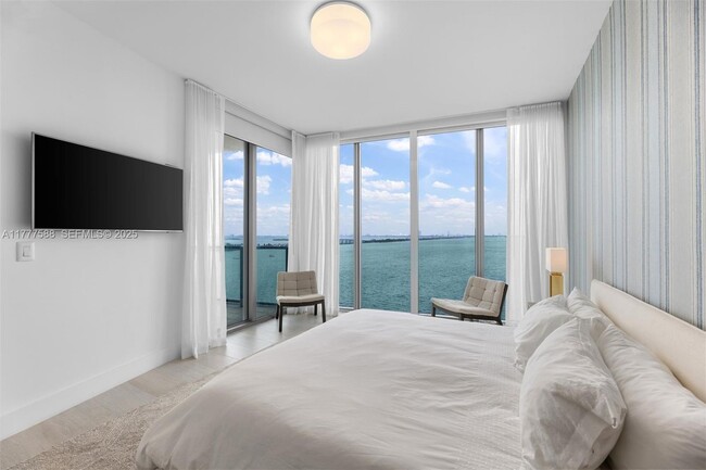 Building Photo - 2900 NE 7th Ave