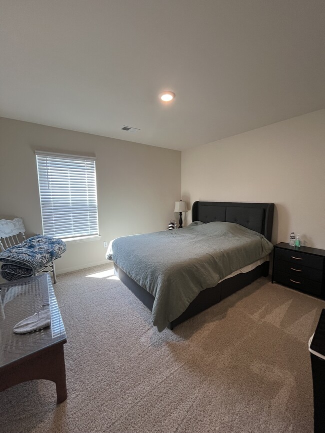 Building Photo - 1323 Weedon Dr