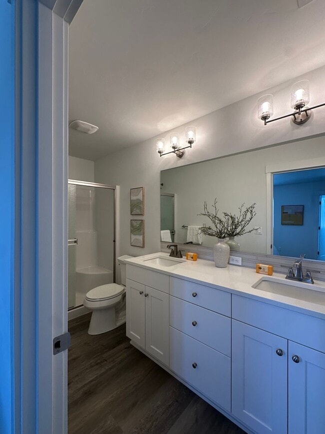 Building Photo - Gorgeous newer townhome in SE Bend!