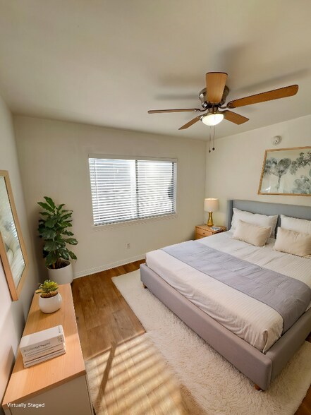 Building Photo - 14650 Saticoy St