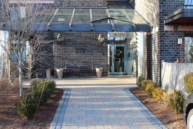 Building Photo - 500 Washington St