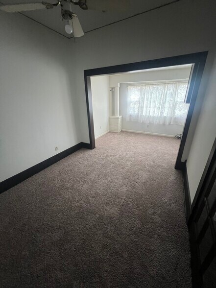 Building Photo - 406 E 1st St