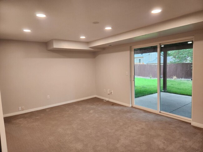 Building Photo - Great 5 Bed 3 Bath Remodeled Home