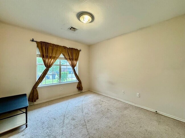 Building Photo - 1300 NW 138th St
