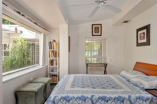 Building Photo - 5845 SW 88th St