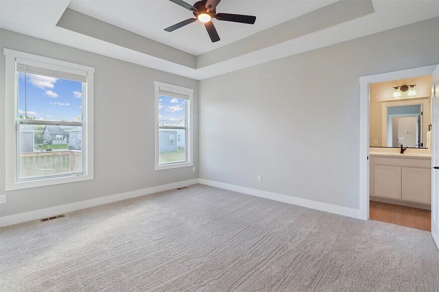 Building Photo - 520 Meadows Ct