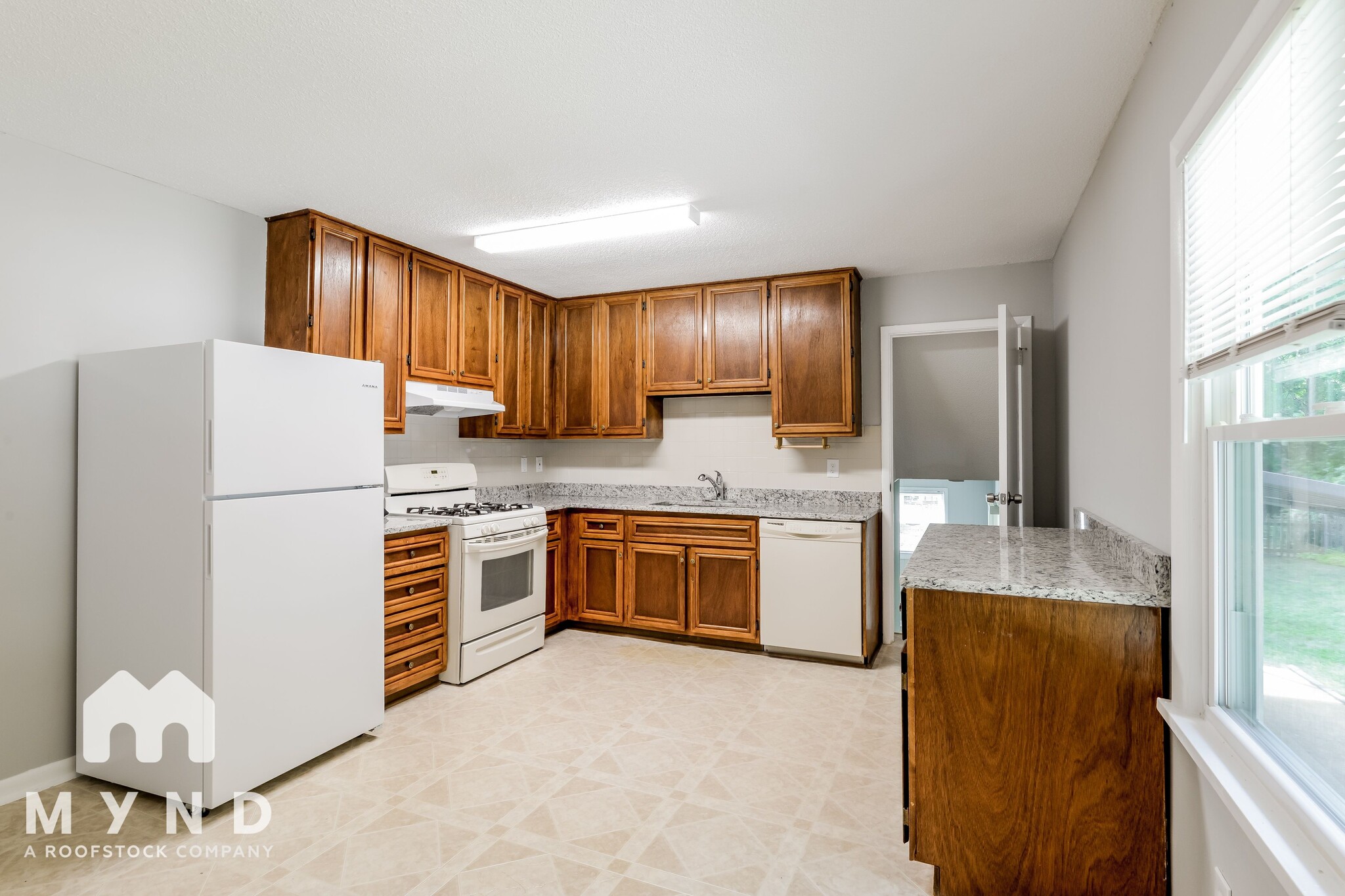 Building Photo - 1530 Ridgewood Dr
