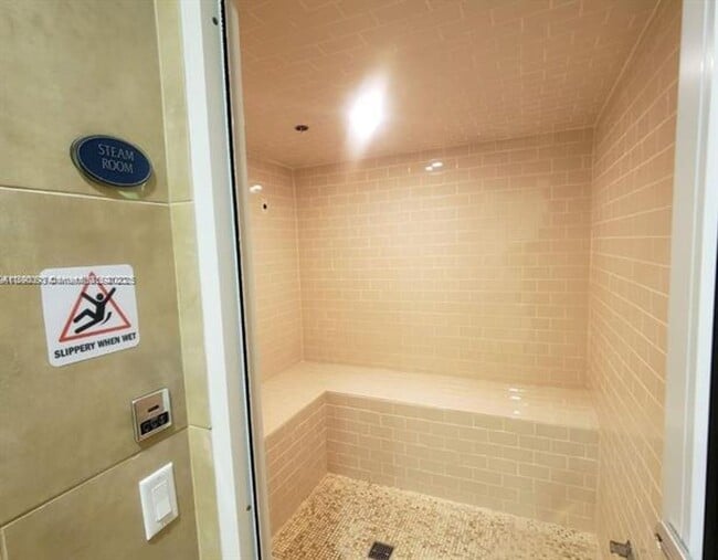 Building Photo - 6917 Collins Ave