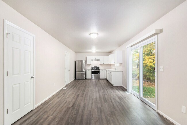 Building Photo - Outstanding 4 Bedroom Home with Great Schools!