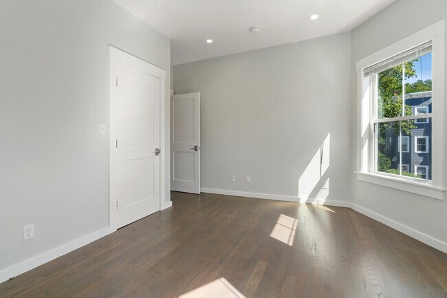 Building Photo - 18 Armandine St