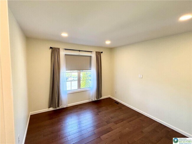 Building Photo - 1319 Mohr Cir