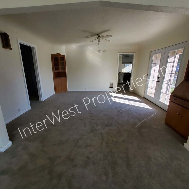 Building Photo - 3+bd 1.5 ba Single Level West Salem Home w...