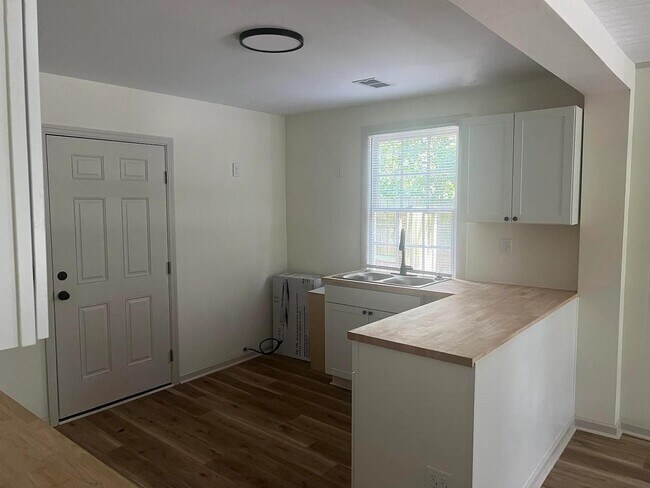 Building Photo - 1815 Jenkins St