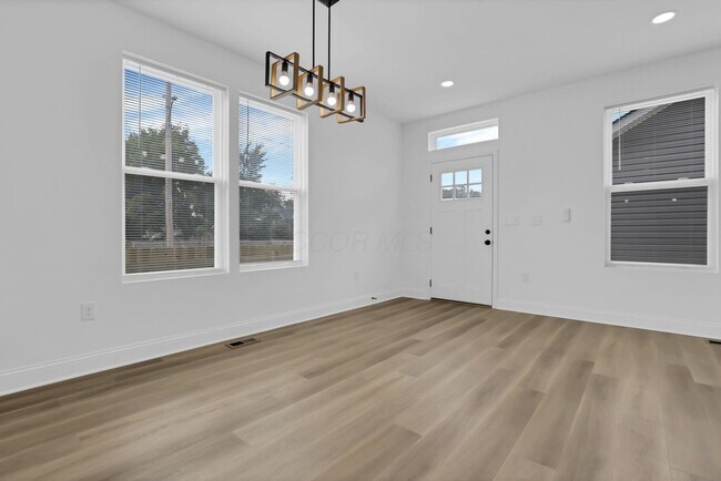 Building Photo - 901 Miller Ave