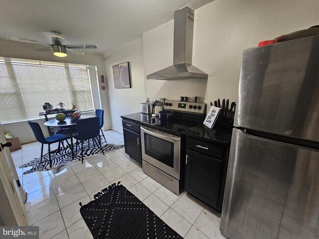 Building Photo - 511 Mt Lubentia W