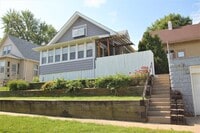 Building Photo - 3 Bedroom / 3 Bathroom Home | Near Downtown and Henry Doorly Zoo