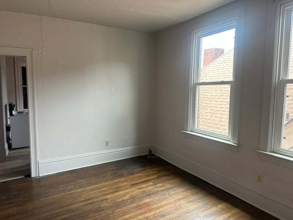 Building Photo - 453 3rd St