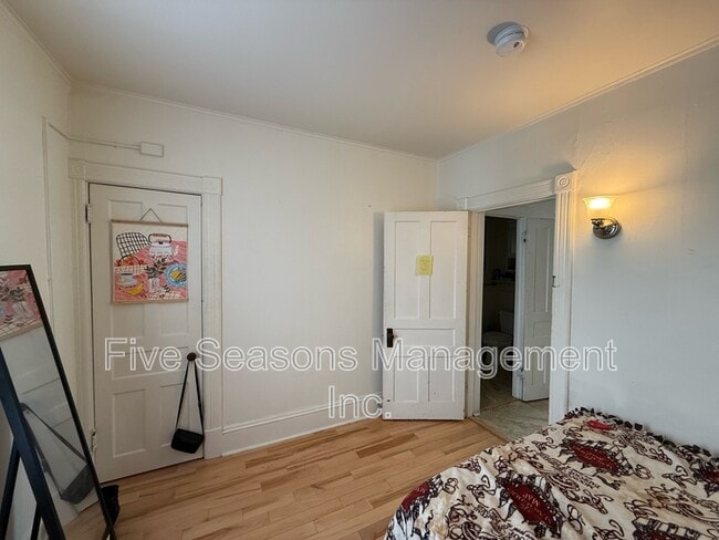 Building Photo - 384 St Paul St