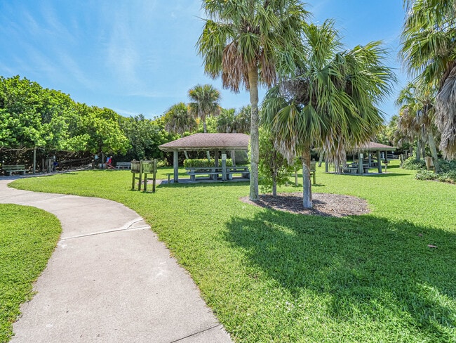 Building Photo - 925 Coquina Ln