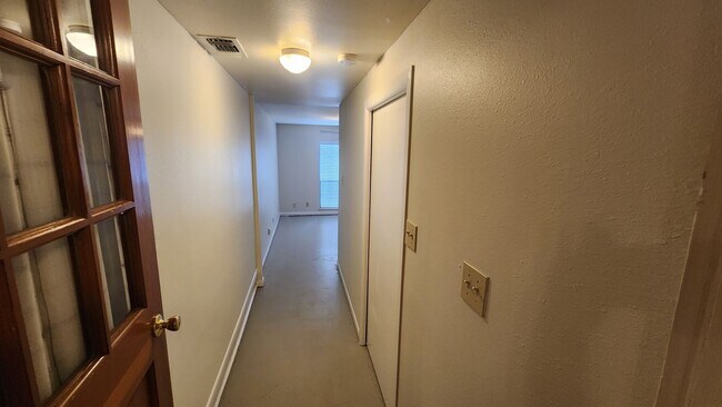 Building Photo - Charming 3-Bedroom Home in Highly Sought-A...