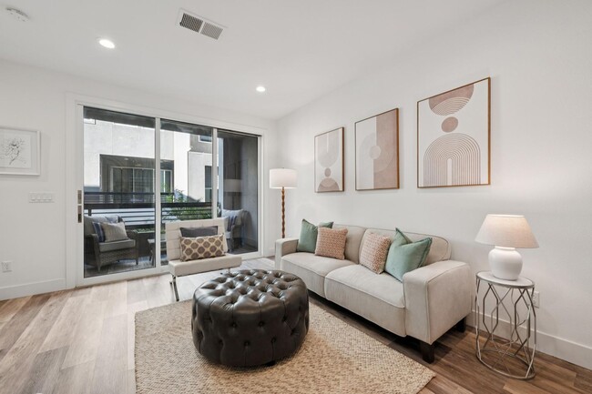 Building Photo - 3479 Client Cmn