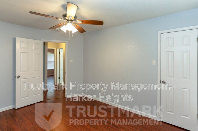 Building Photo - 904 Ballard Dr