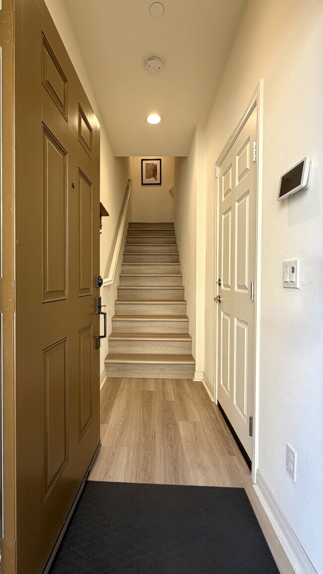 Building Photo - 251 Mission Villas Rd