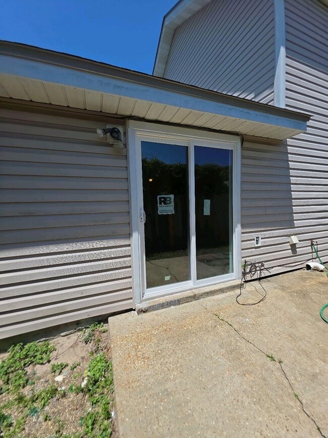 Building Photo - 427 Bristol Cove Rd